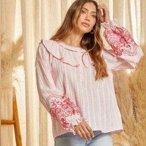 🆕💕Floral Embroidered Tonal Blouse